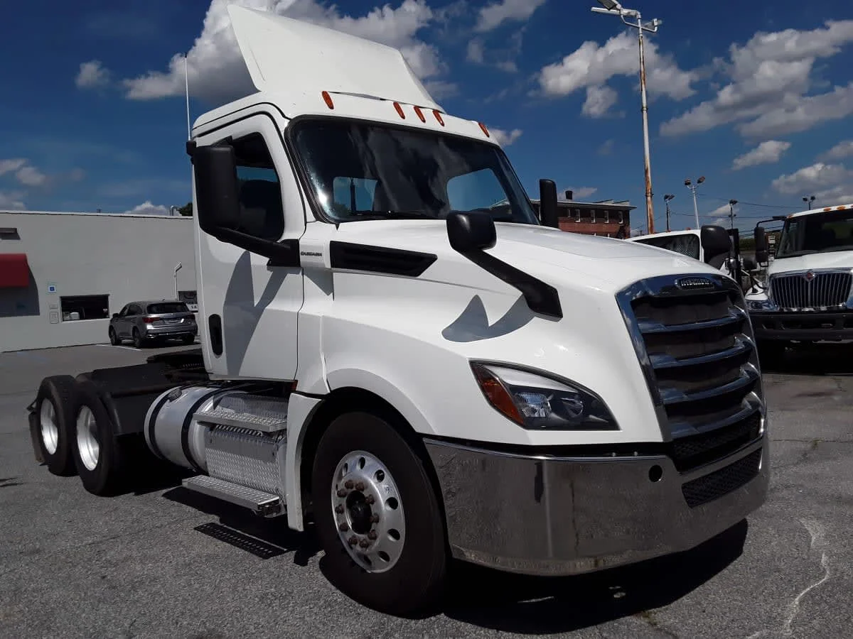 2019 Freightliner Cascadia in Allentown, PA — photo 3