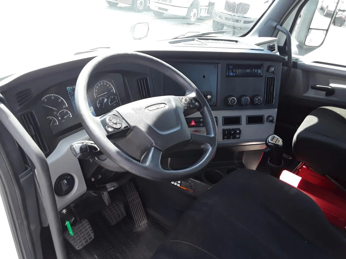 2019 Freightliner Cascadia in Allentown, PA — photo 10