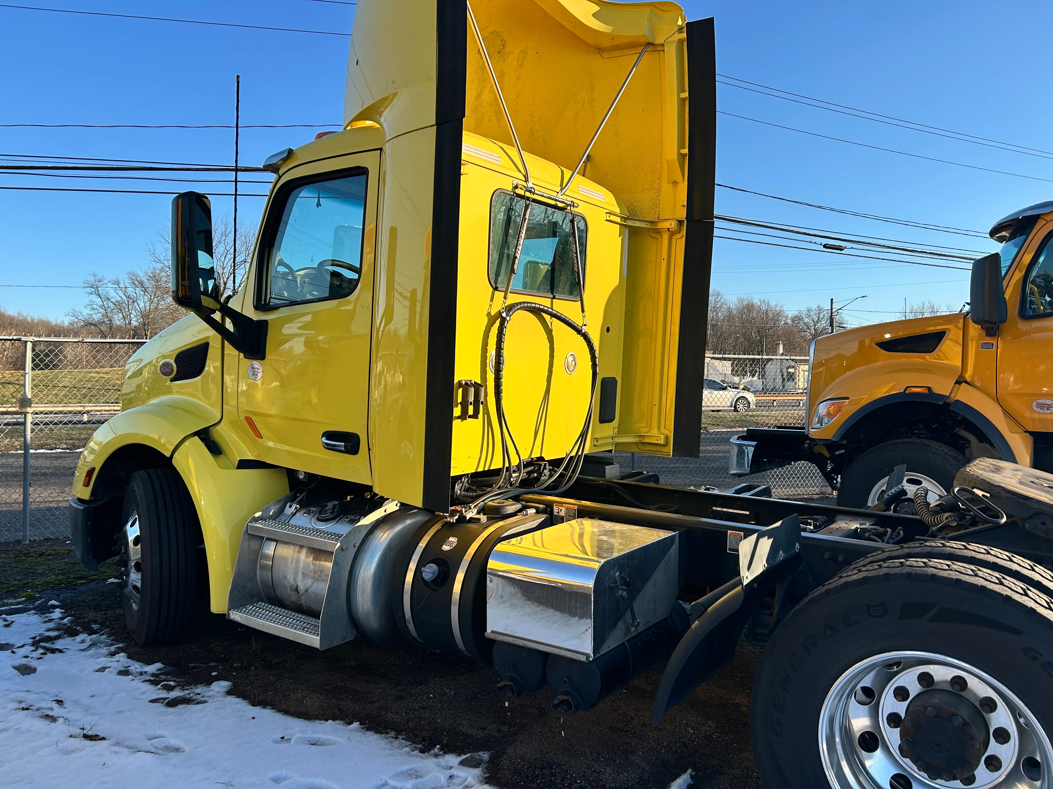 2021 Peterbilt 579 in North Haven, CT — photo 6