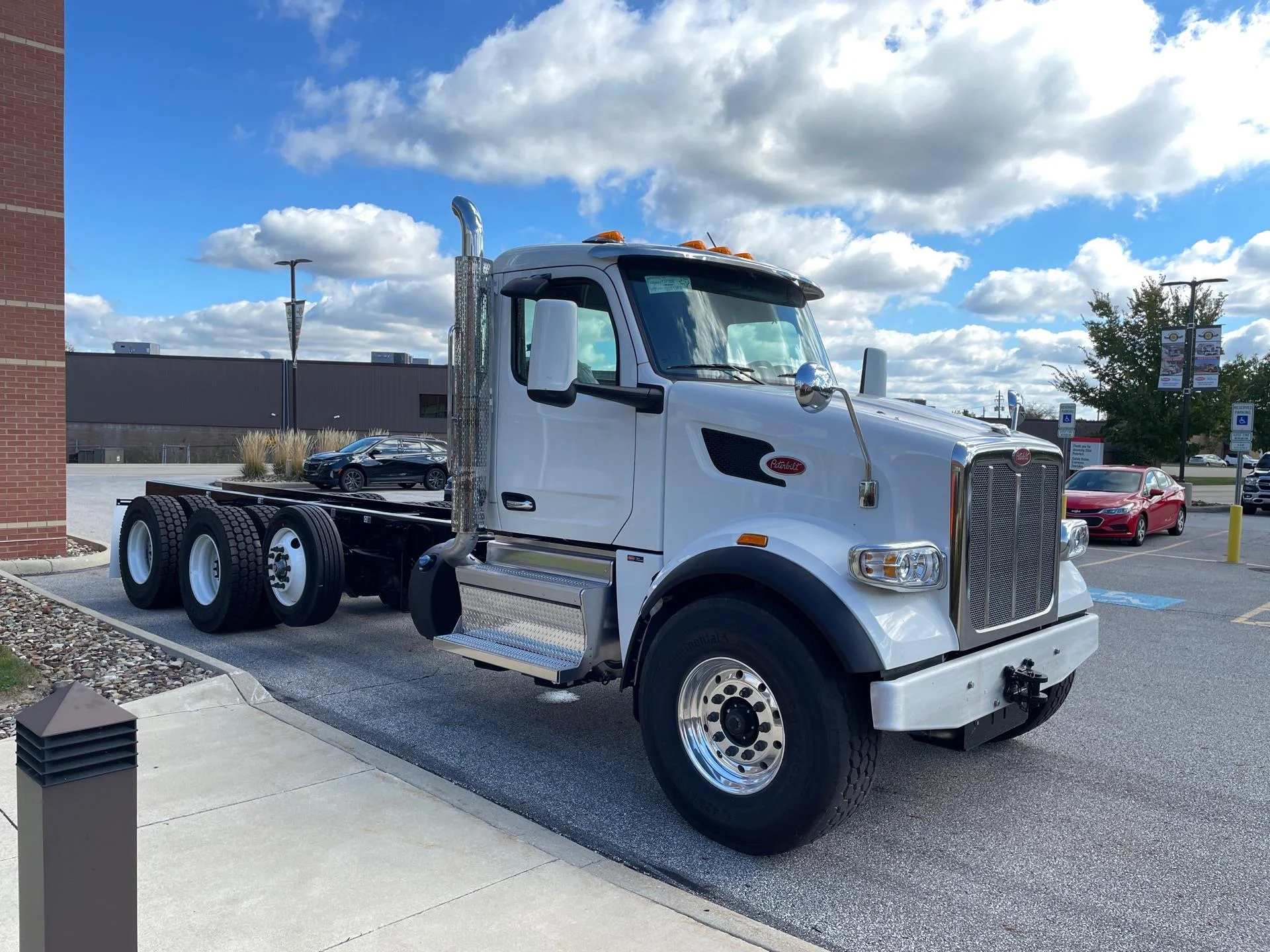 2025 Peterbilt 567 - image 4