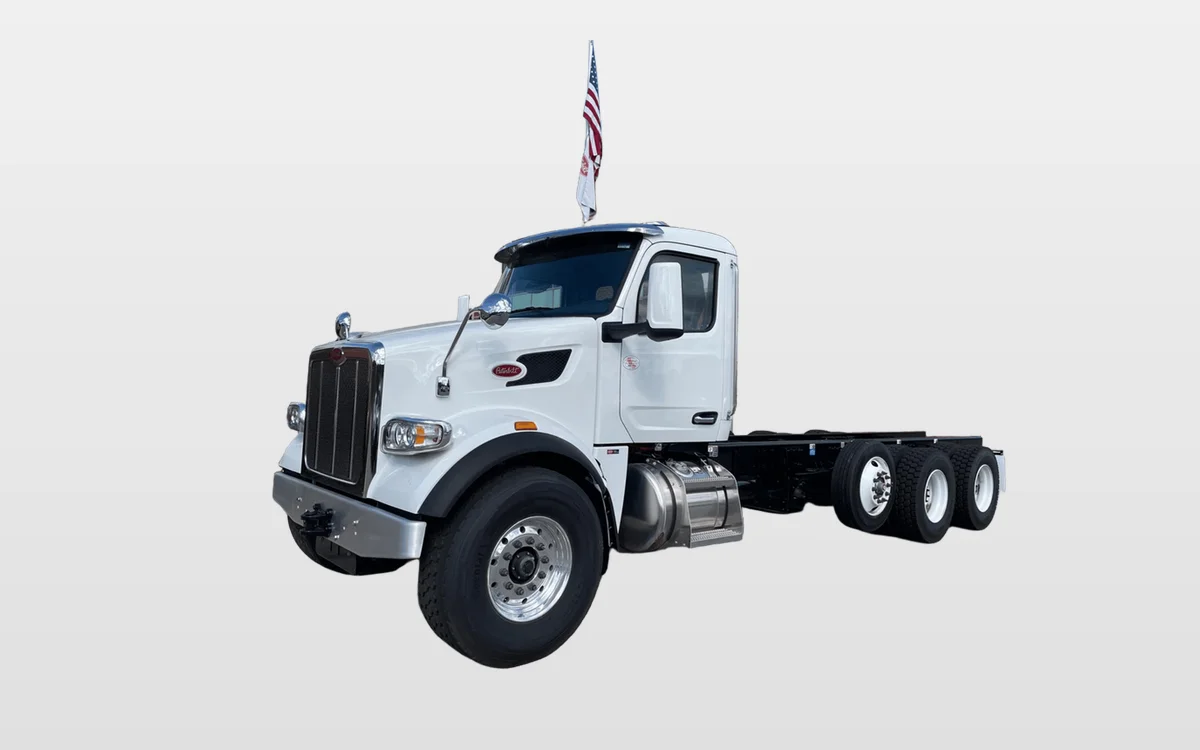 2025 Peterbilt 567 - image 1