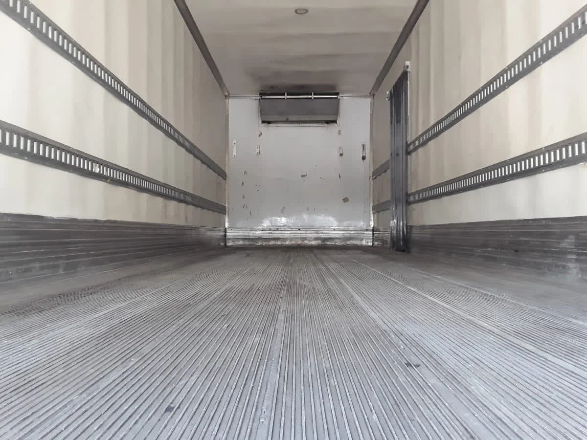 2018 International 4300 - image 9