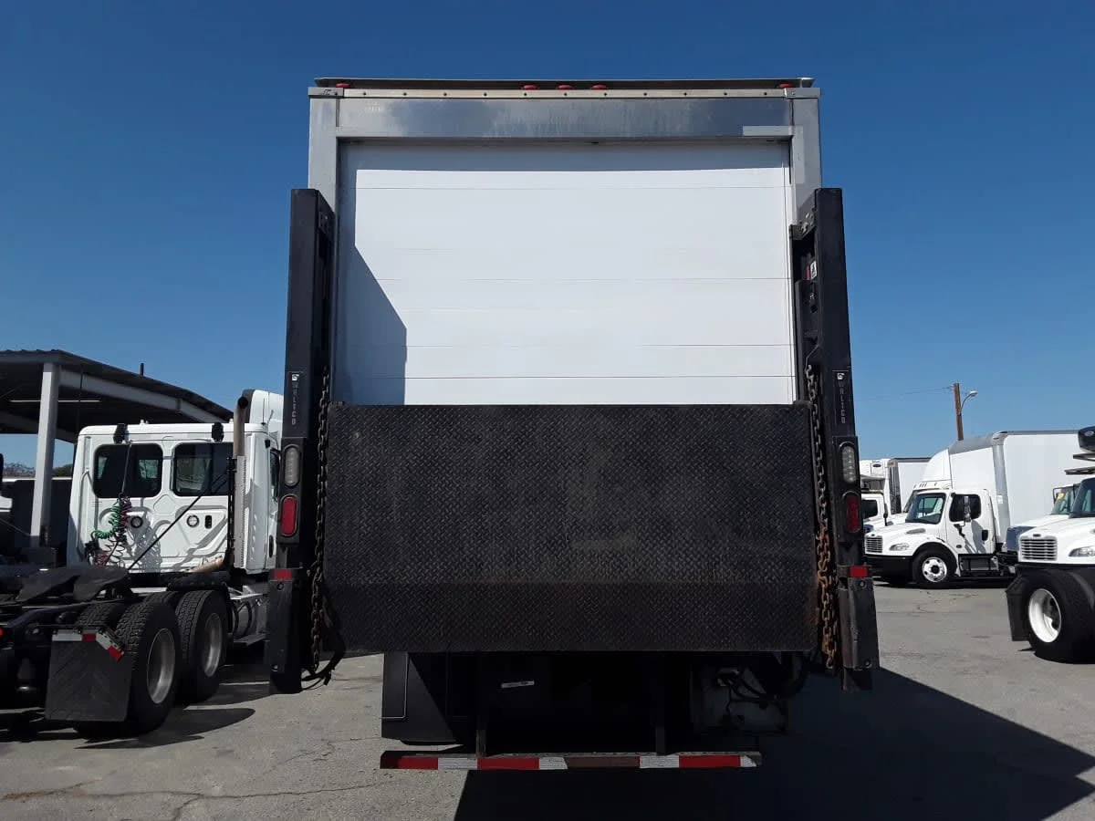 2018 International 4300 - image 5