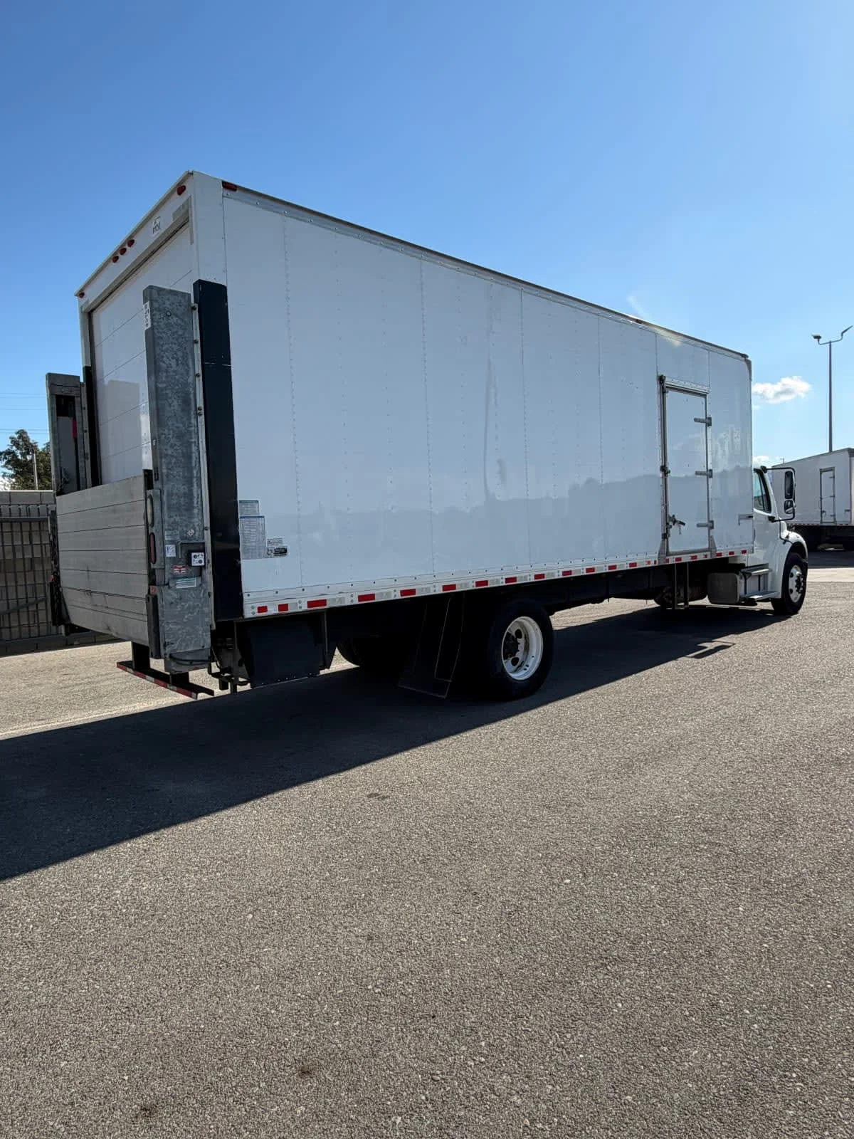 2019 Freightliner M2 106 in Fontana, CA — photo 4