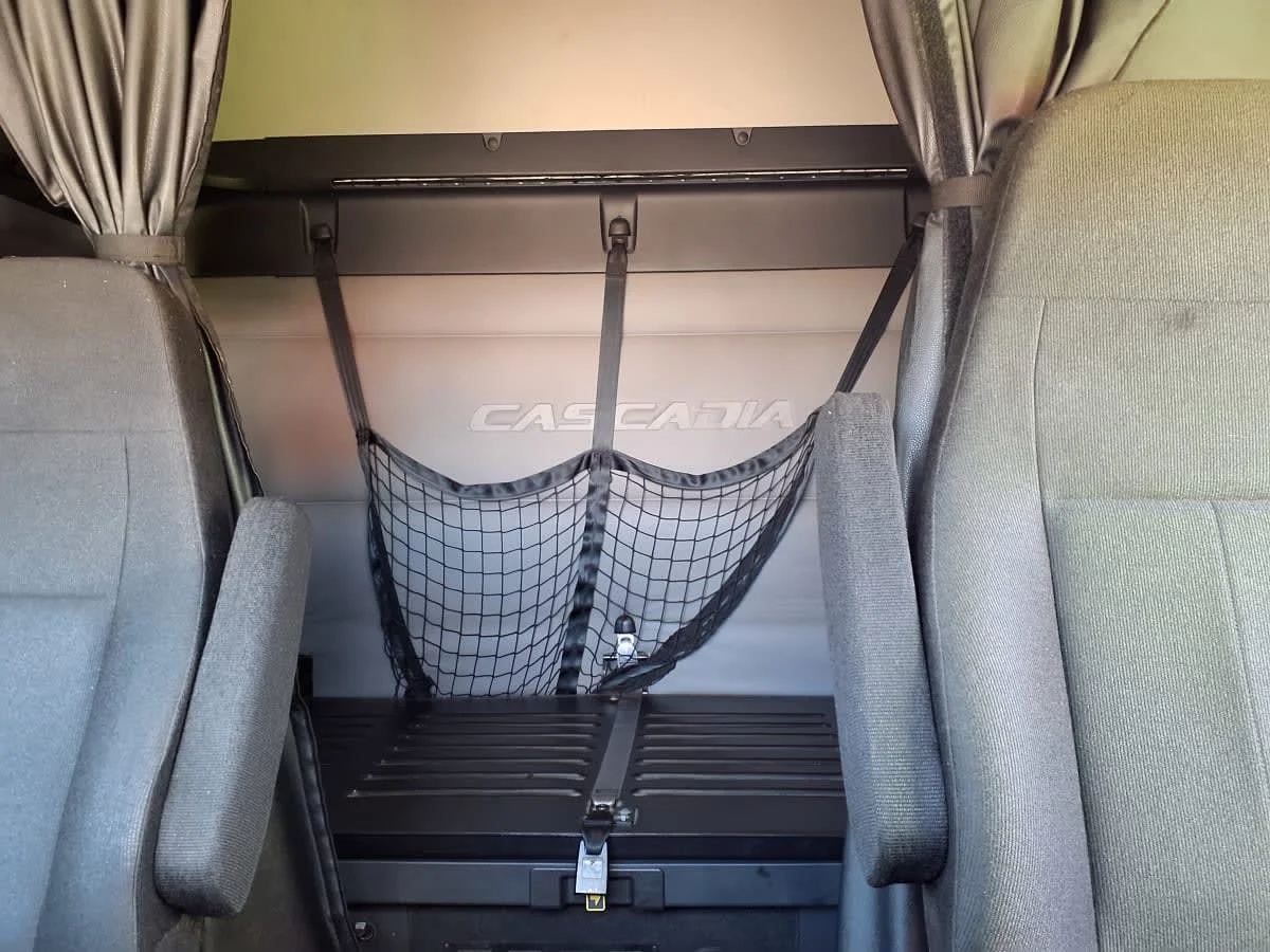 2019 Freightliner Cascadia - image 8