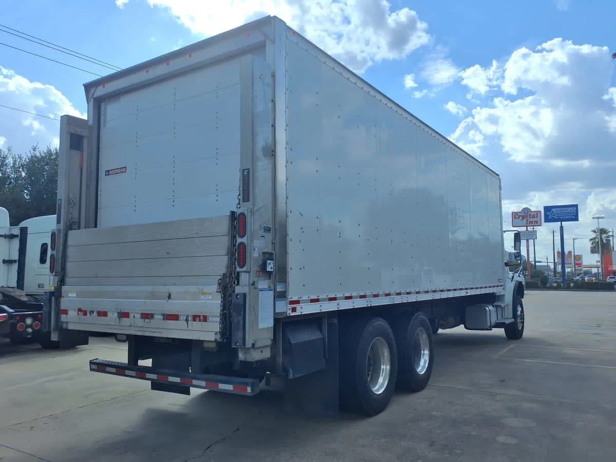 2021 Freightliner M2 106 in Houston, TX — photo 4