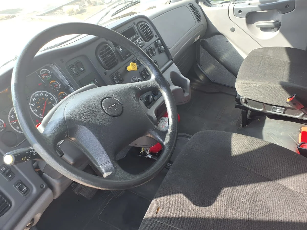 2021 Freightliner M2 106 in Houston, TX — photo 7