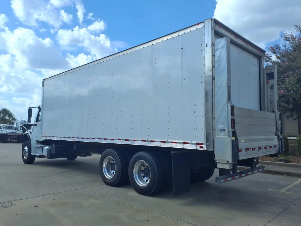 2021 Freightliner M2 106 in Houston, TX — photo 6