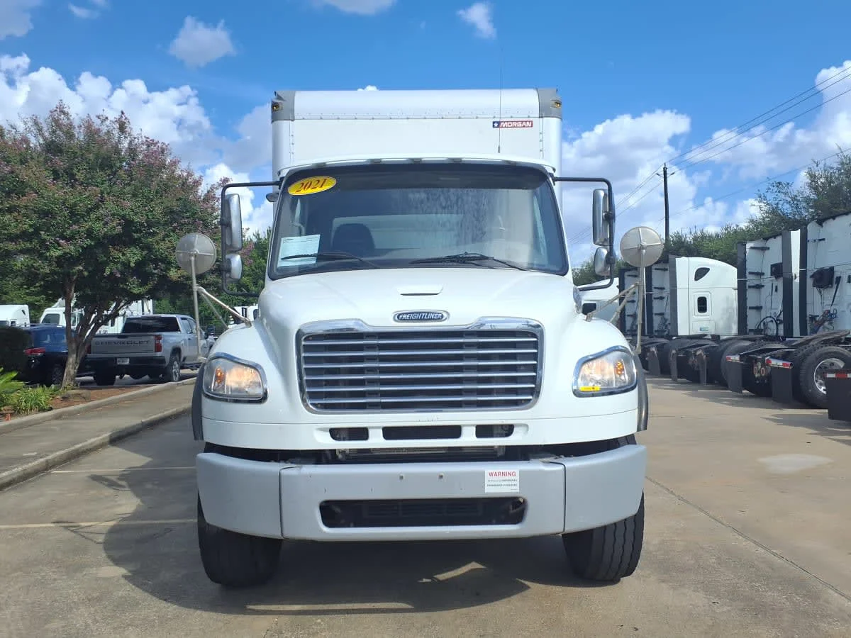 2021 Freightliner M2 106 in Houston, TX — photo 2