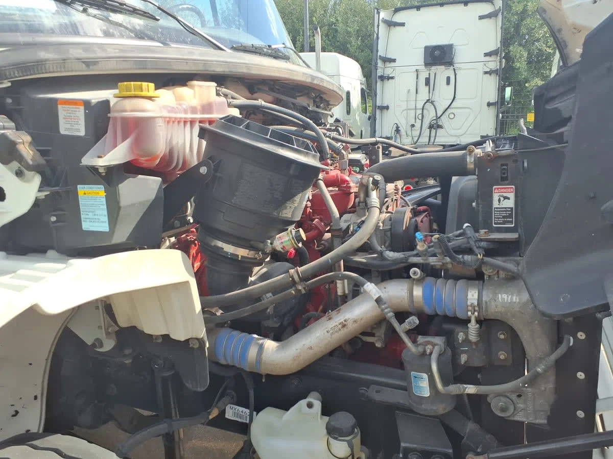 2021 Freightliner M2 106 in Houston, TX — photo 12