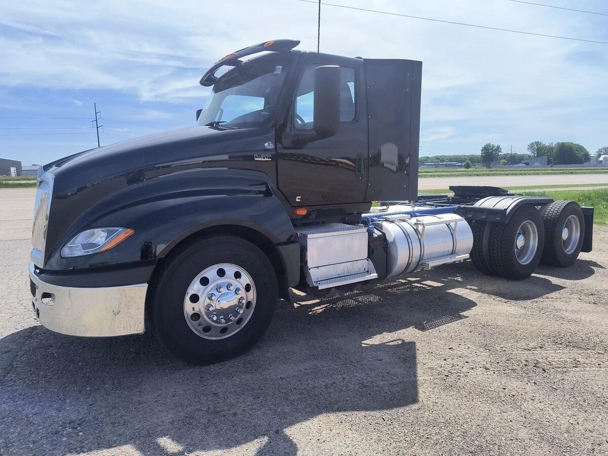 2023 International LT in Plover, WI