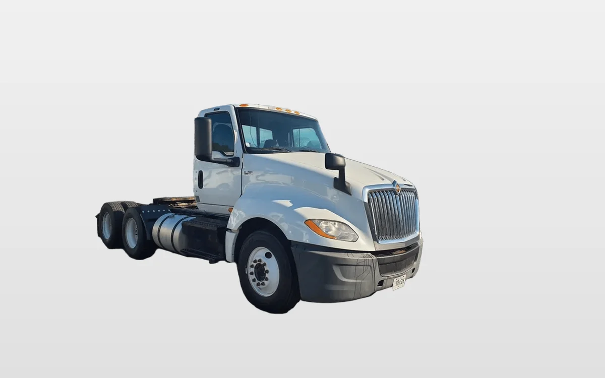 2018 International LT - image 1