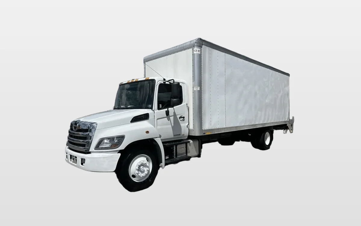 2020 Hino 268 - image 1