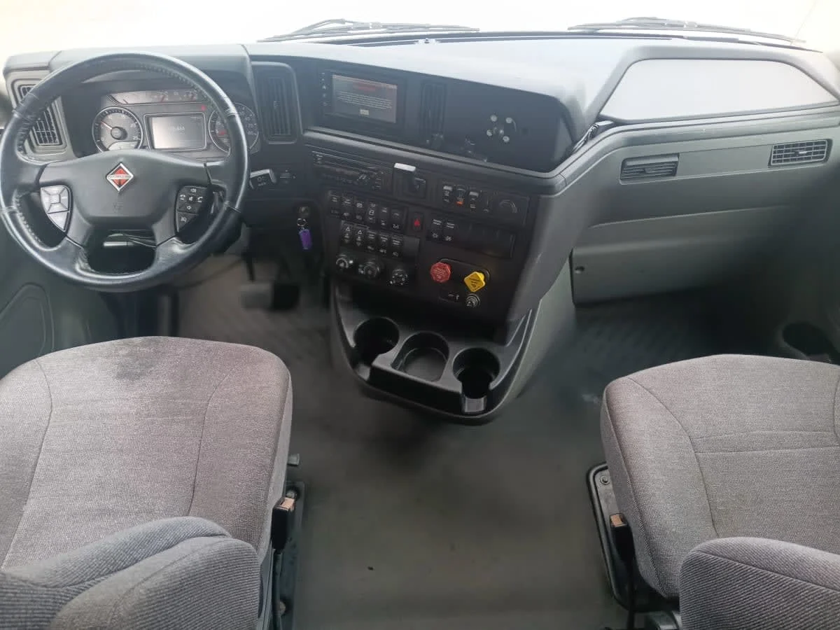 2020 International LT - image 7