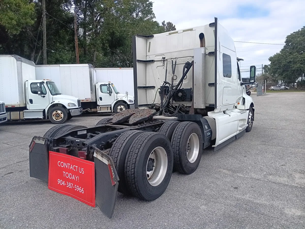 2020 International LT - image 4