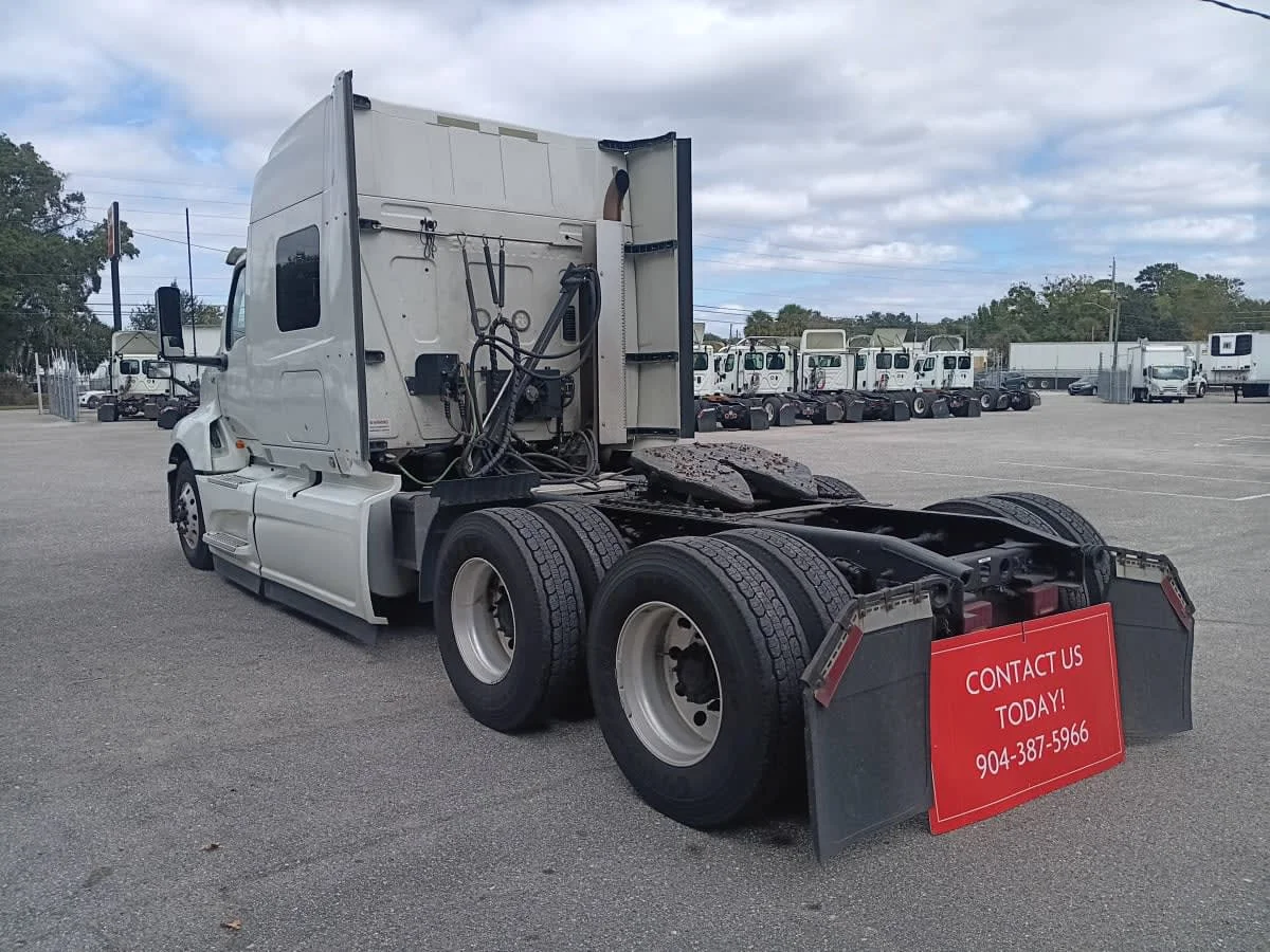 2020 International LT - image 6