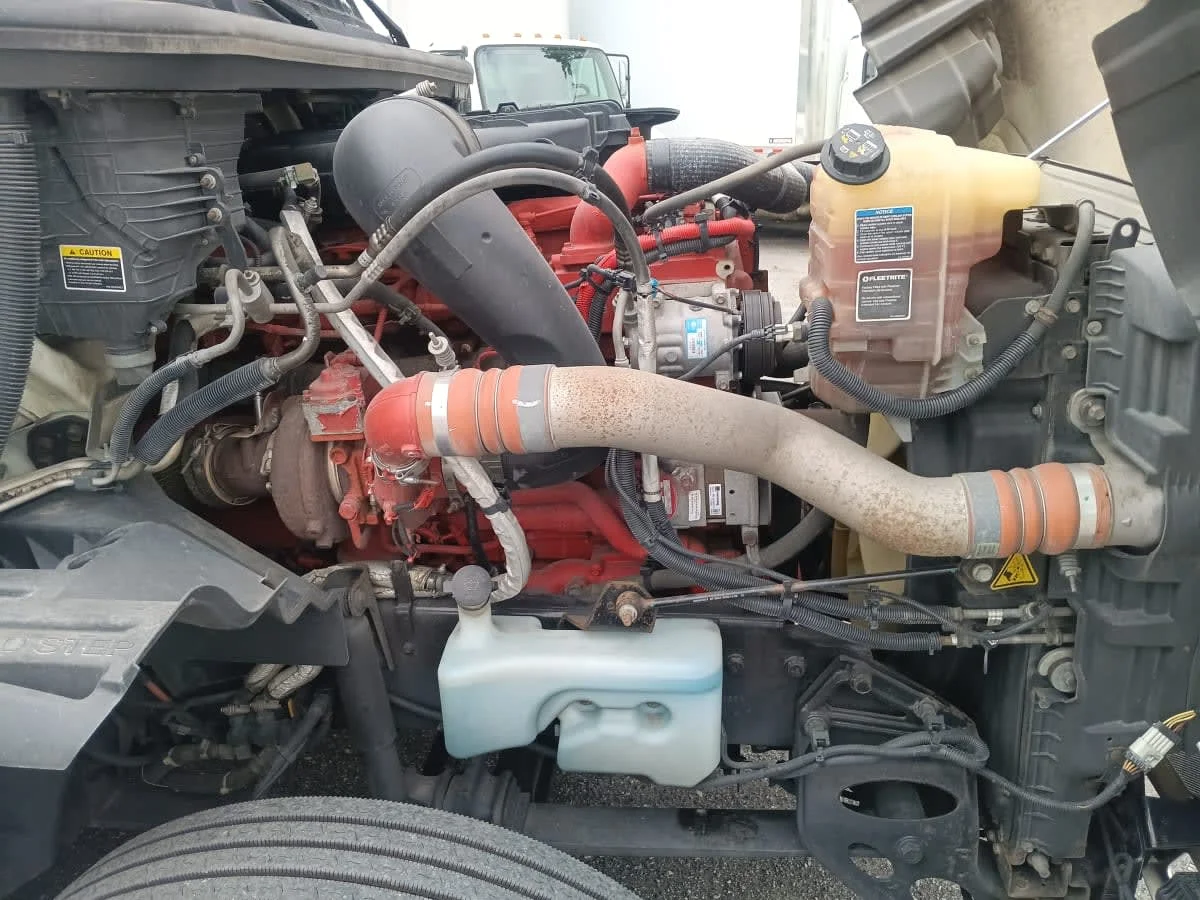 2020 International LT - image 14