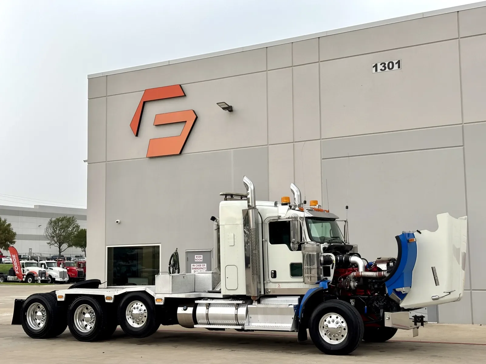 2016 Kenworth T800 - image 9