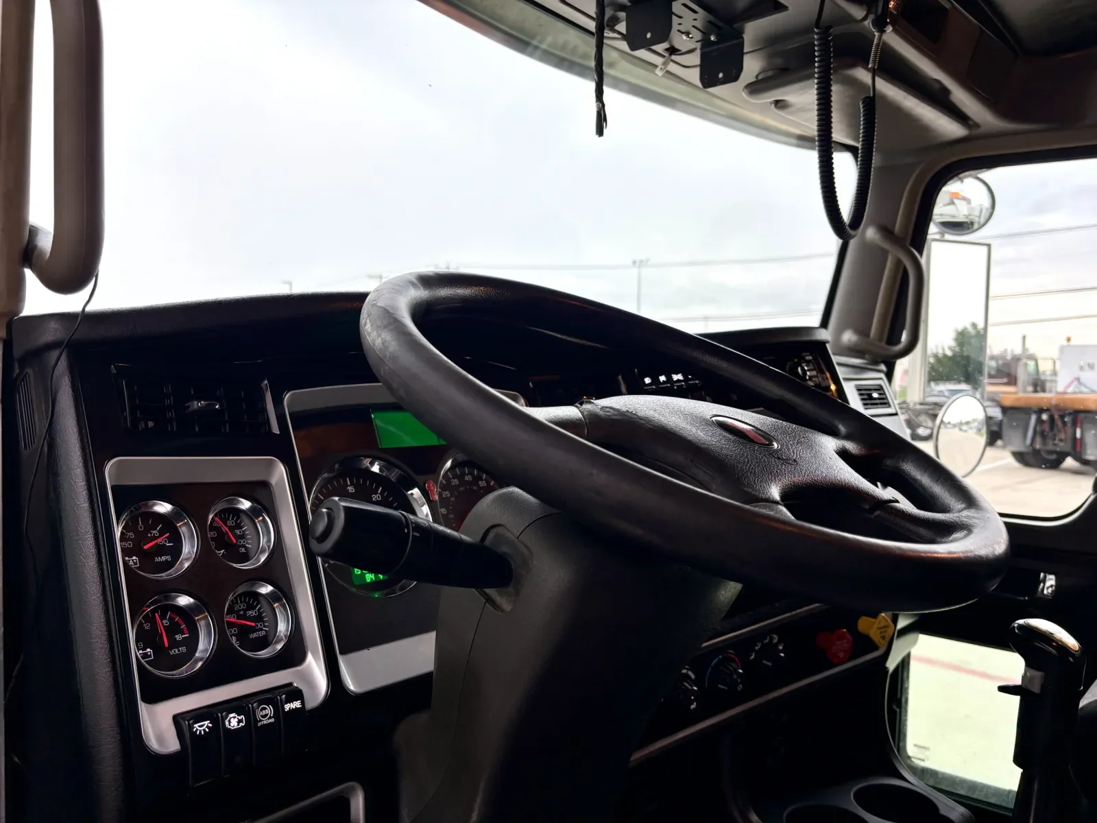 2016 Kenworth T800 - image 15