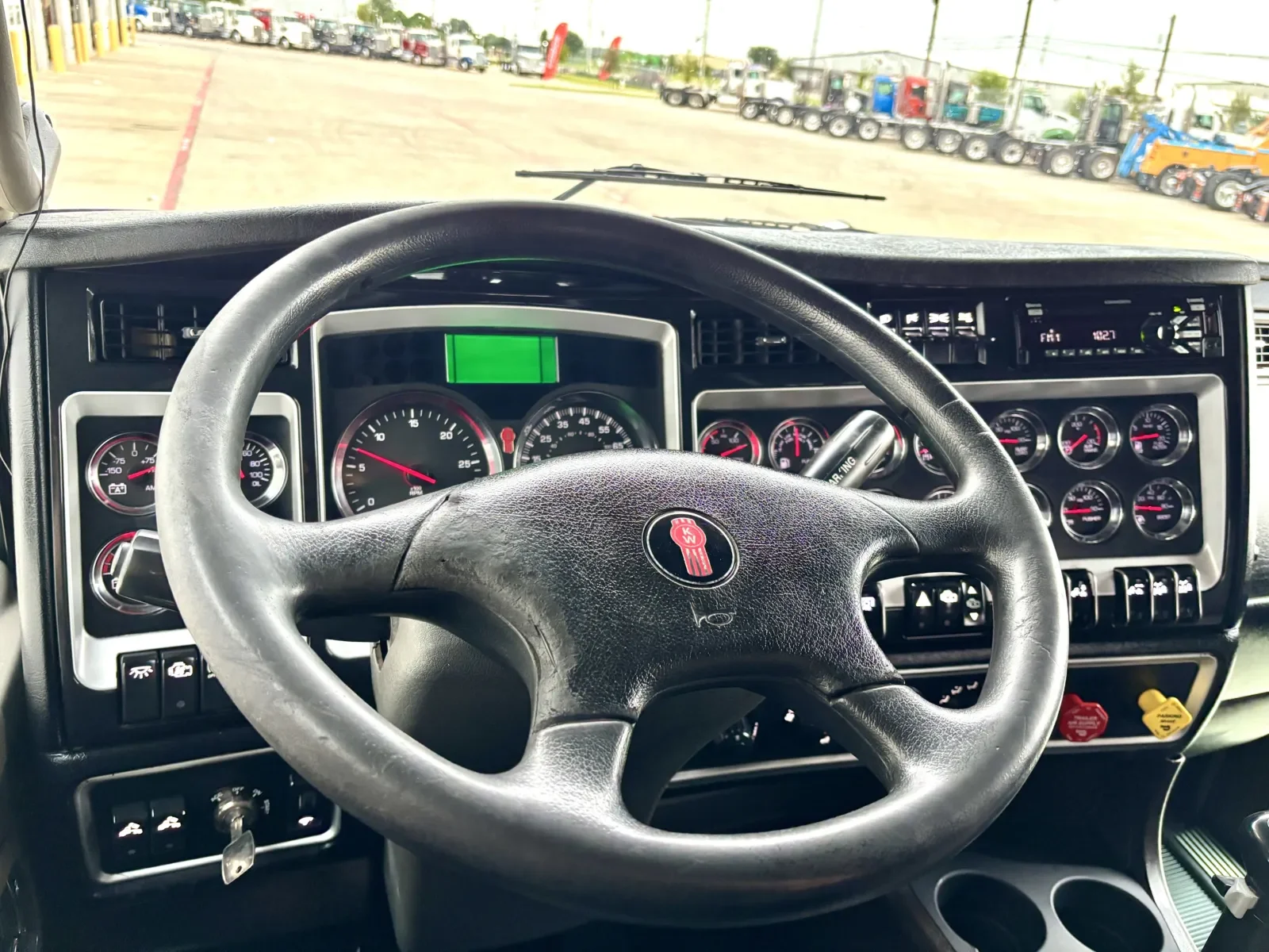 2016 Kenworth T800 - image 16