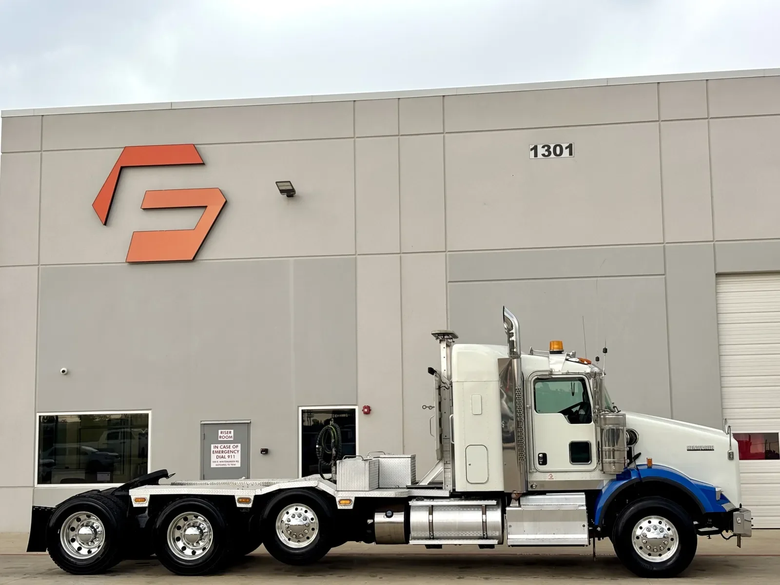2016 Kenworth T800 - image 3