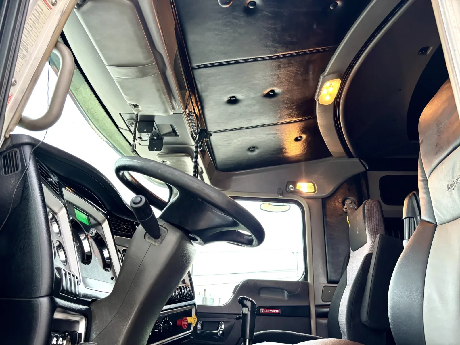 2016 Kenworth T800 - image 14