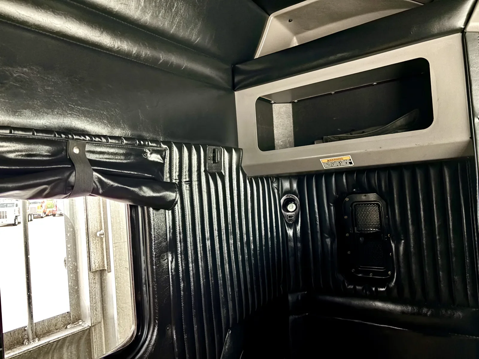 2016 Kenworth T800 - image 24