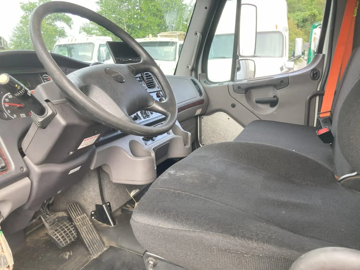 2020 Freightliner M2 106 in Springfield, MA — photo 11