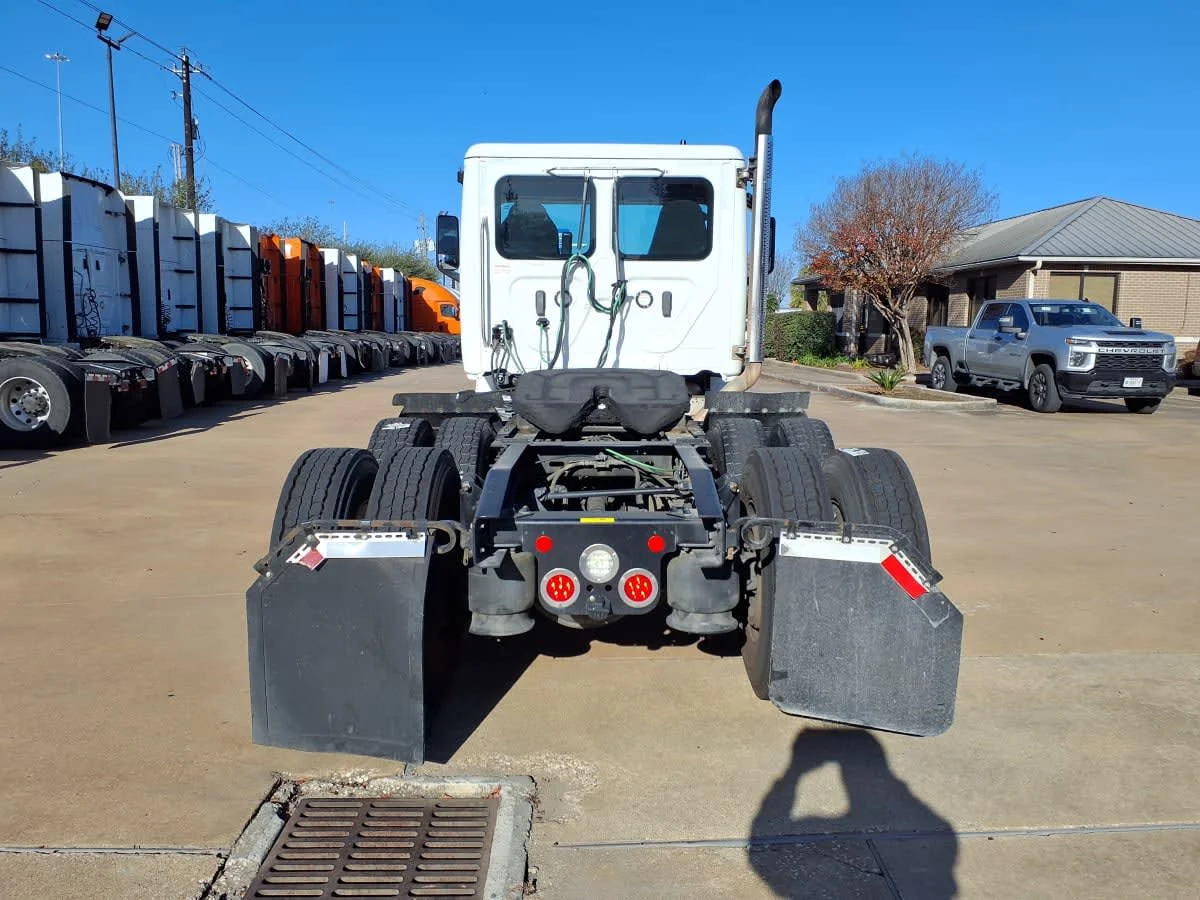 2020 Freightliner Cascadia - image 5