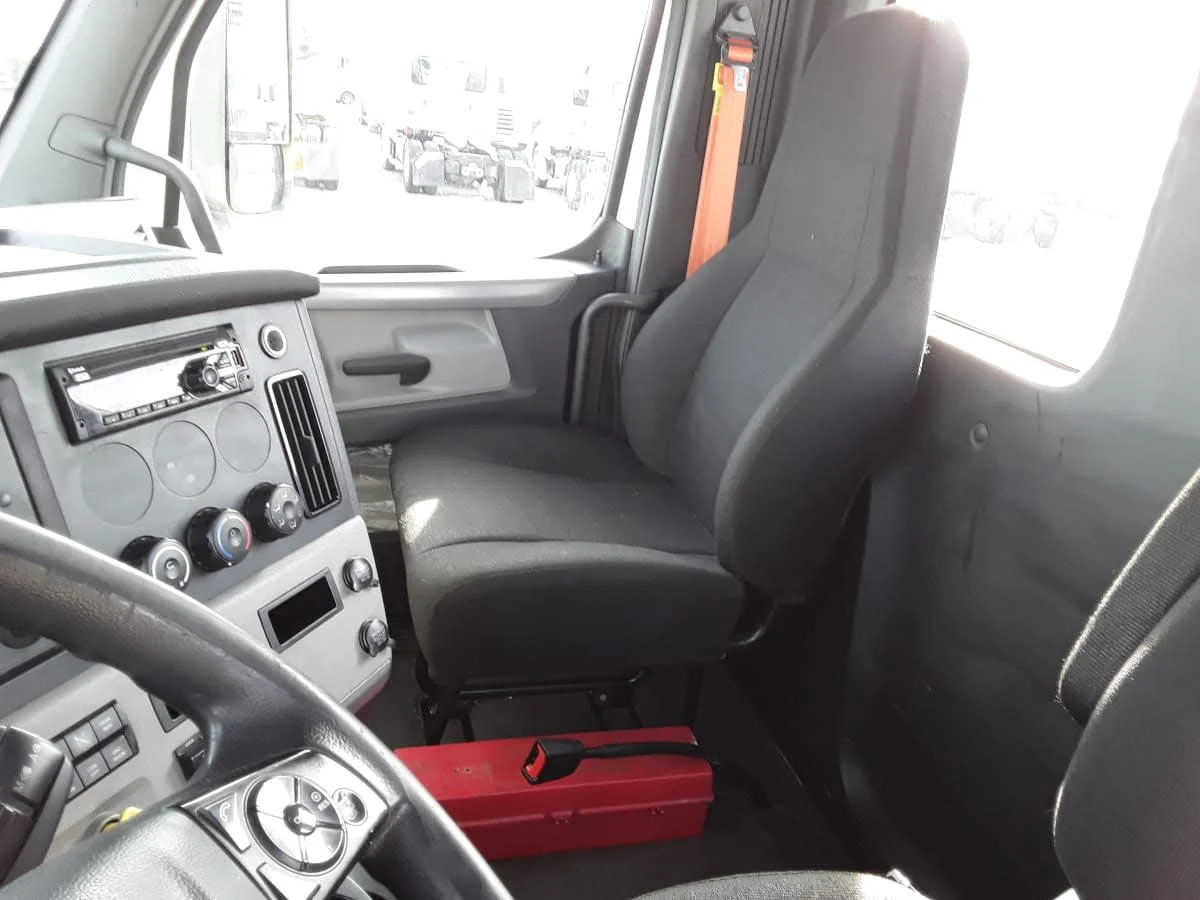 2020 Freightliner Cascadia in La Vergne, TN — photo 7