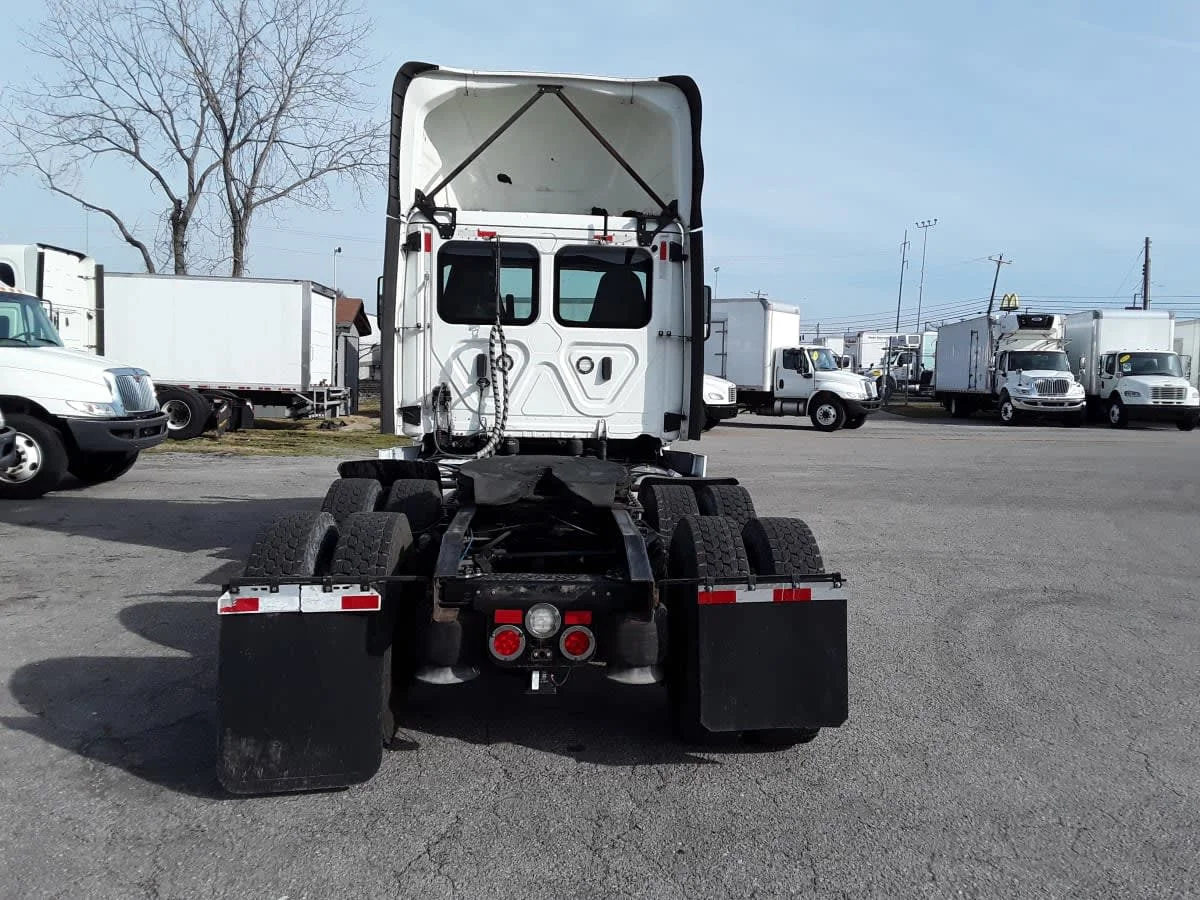 2020 Freightliner Cascadia in La Vergne, TN — photo 5