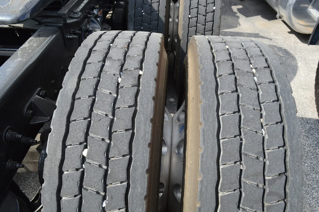 2019 Peterbilt 579 - image 6