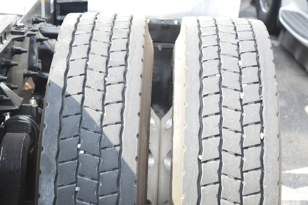 2019 Peterbilt 579 - image 8