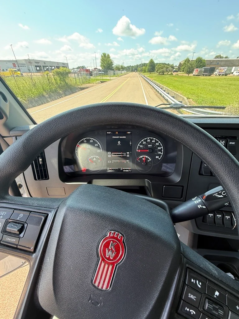 2027 Kenworth in Jackson, MS — photo 9