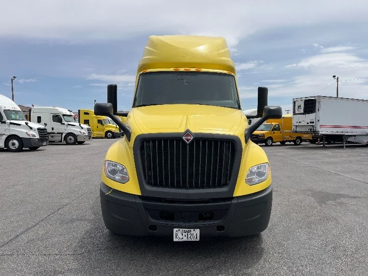 2022 International LT - image 2