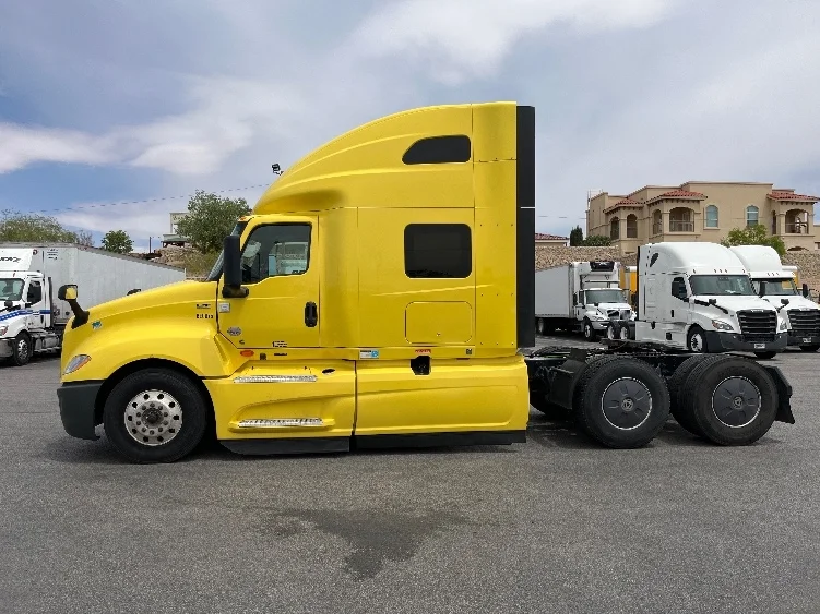 2022 International LT - image 4