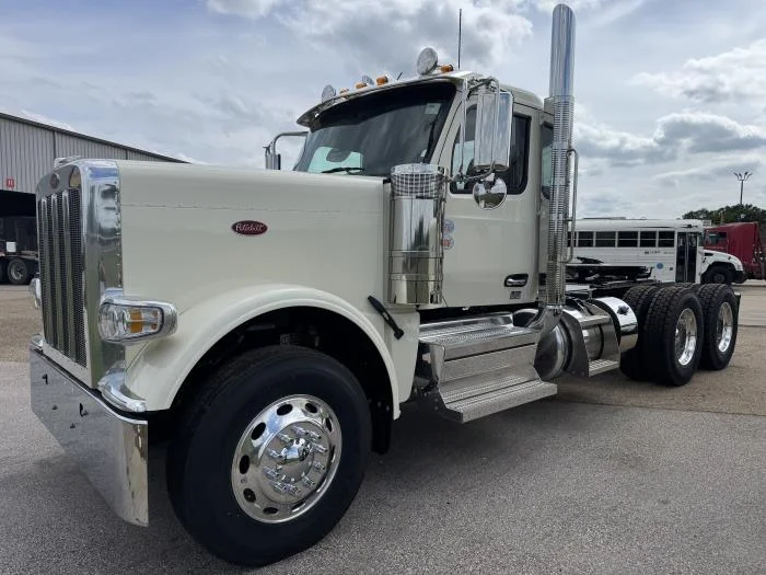 2027 Peterbilt 589 in Sealy, TX — photo 2