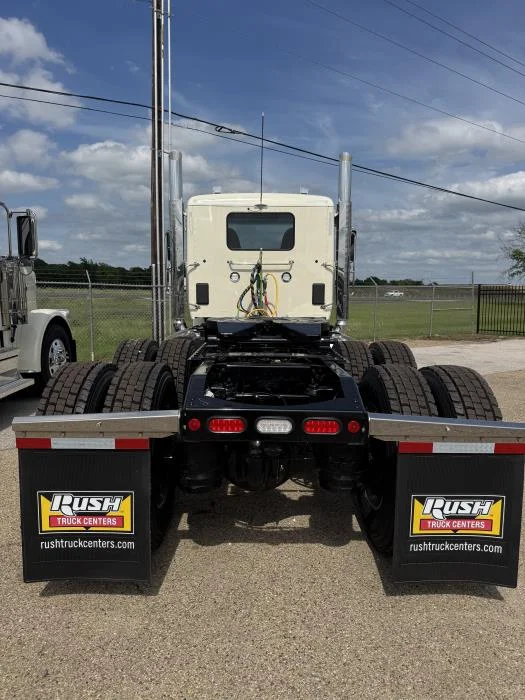 2027 Peterbilt 589 in Sealy, TX — photo 4