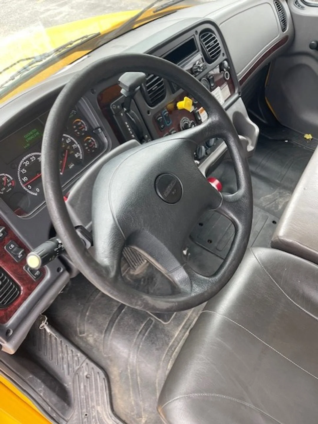 2018 Freightliner M2 106 - image 1