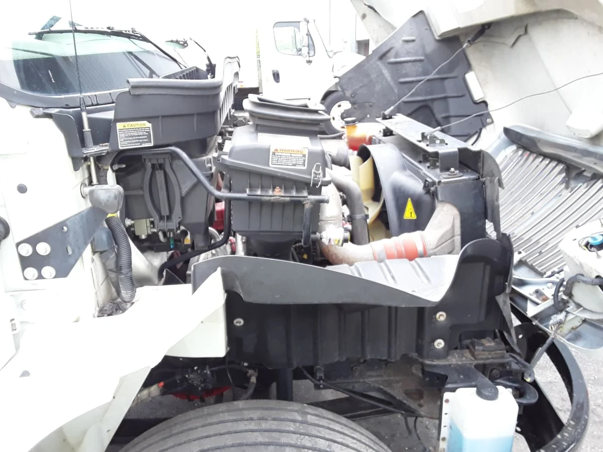 2016 International 4300 - image 9