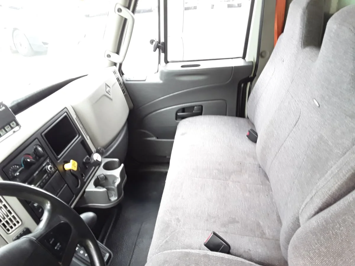 2016 International 4300 - image 7