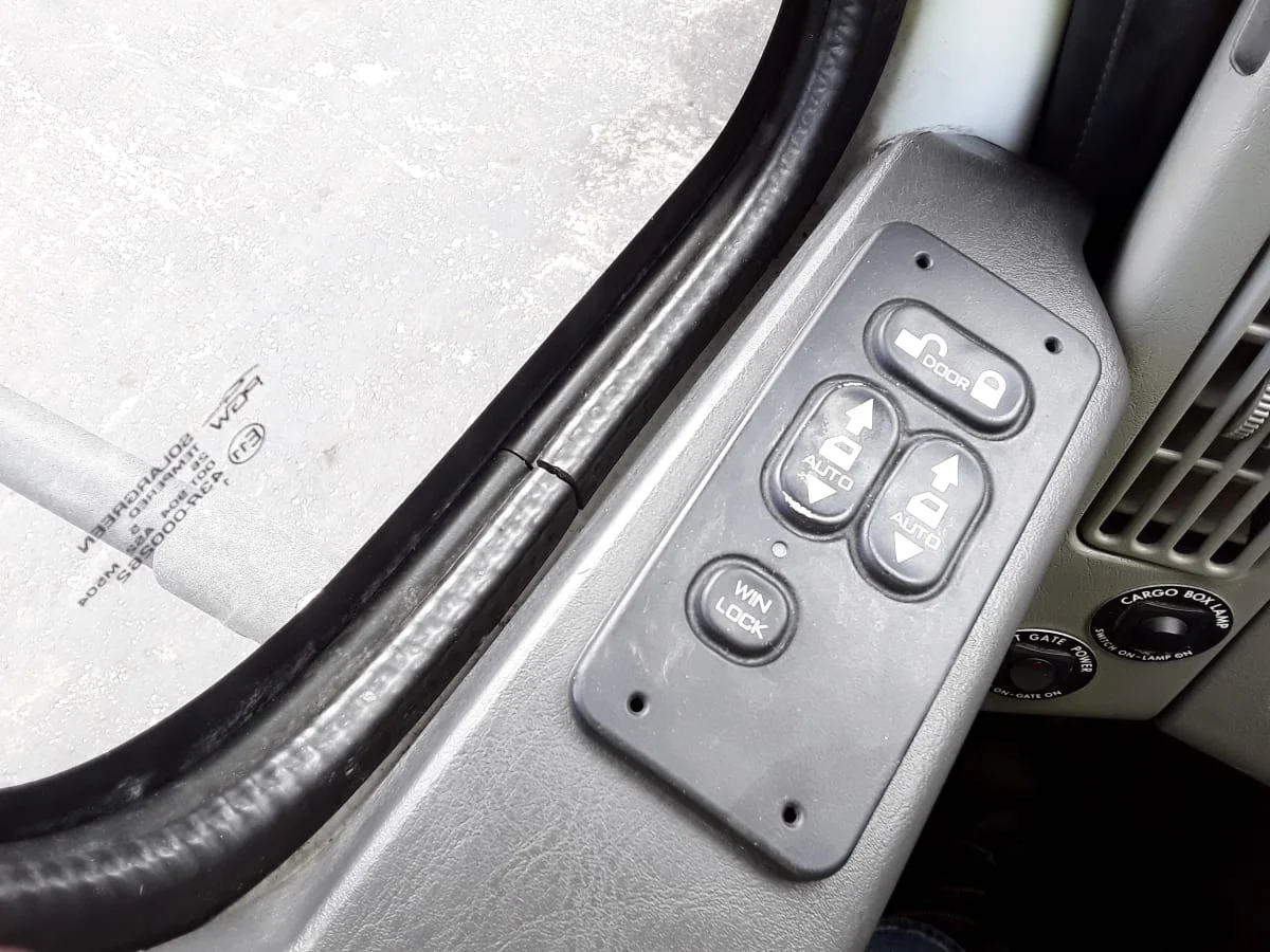 2016 International 4300 - image 16