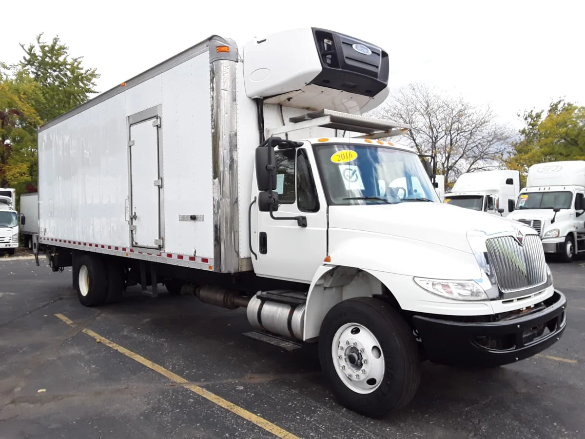 2016 International 4300 - image 3