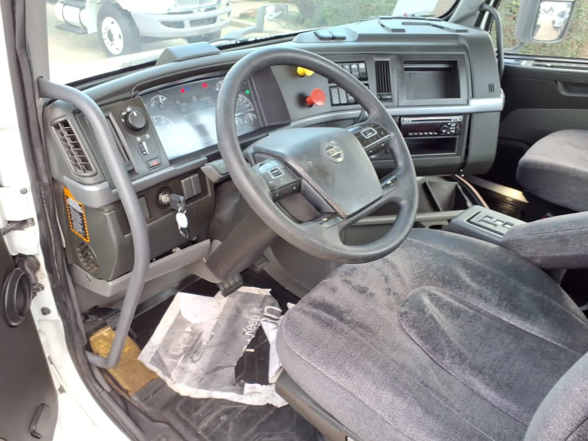 2019 Volvo VNL 860 in Houston, TX — photo 7