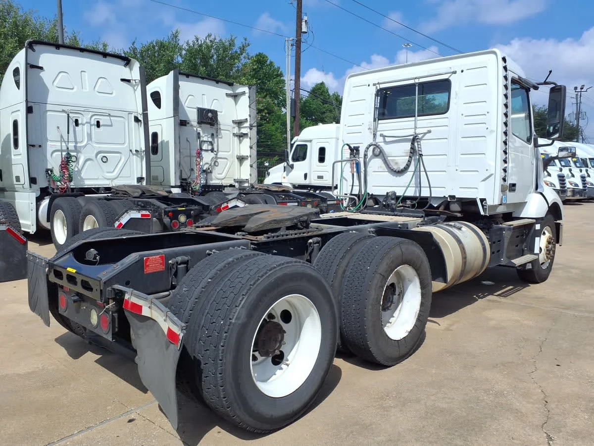 2019 Volvo VNL 860 in Houston, TX — photo 4