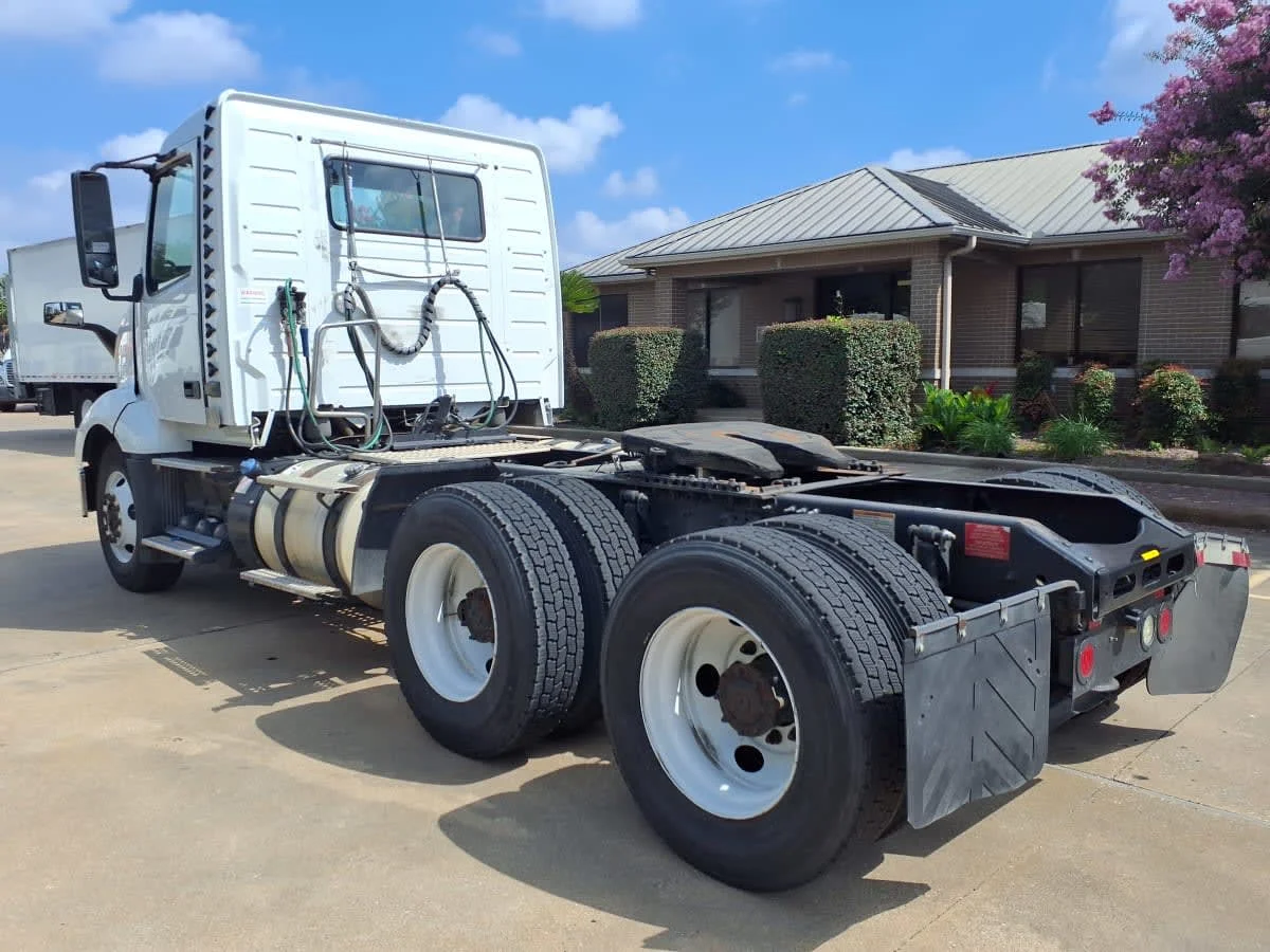 2019 Volvo VNL 860 in Houston, TX — photo 6