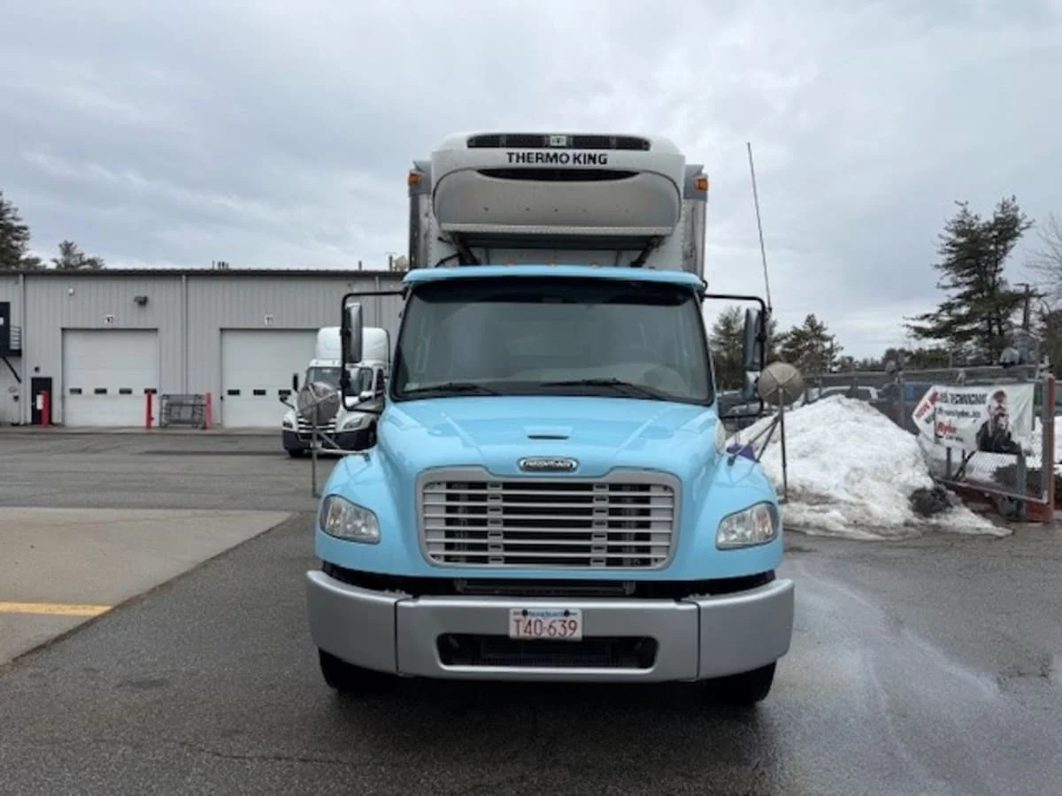 2018 Freightliner M2 106 - image 2