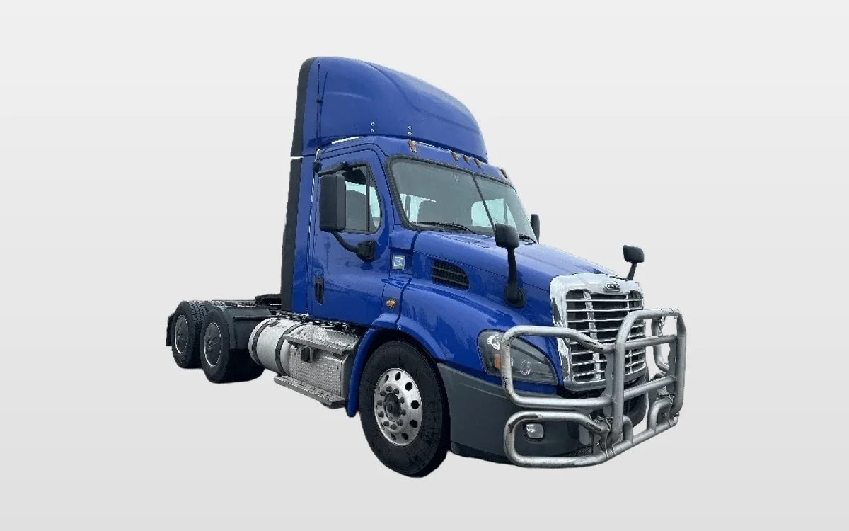 2020 Freightliner Cascadia - image 1
