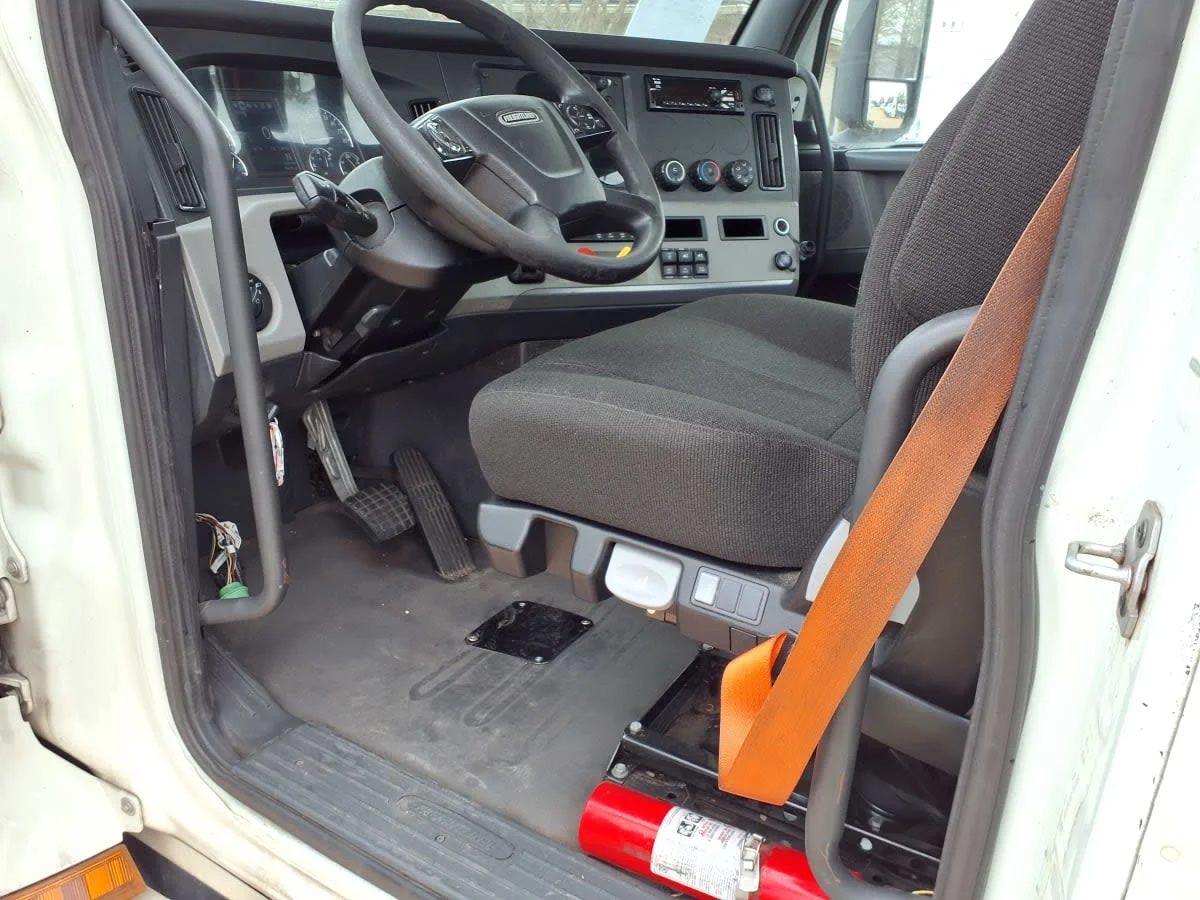 2020 Freightliner Cascadia in Houston, TX — photo 7