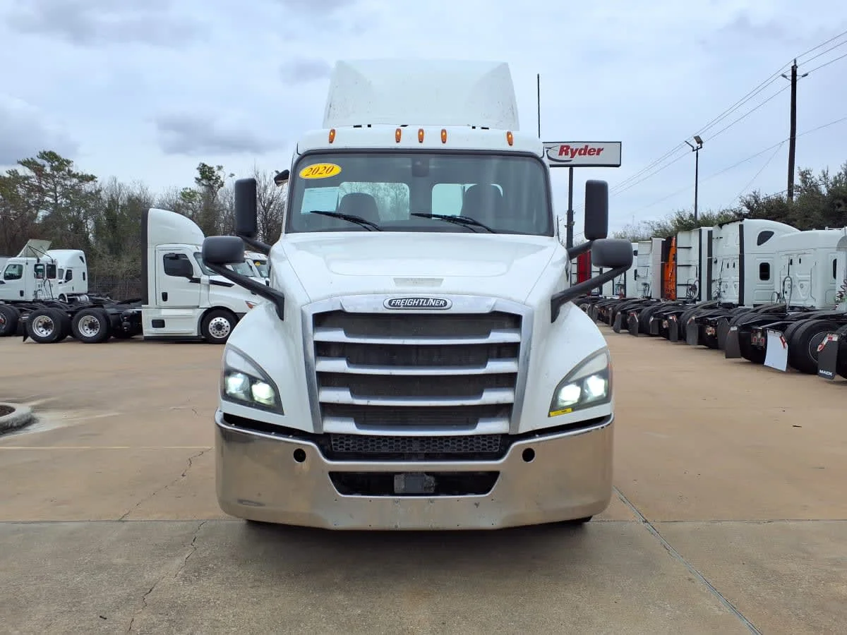2020 Freightliner Cascadia in Houston, TX — photo 2